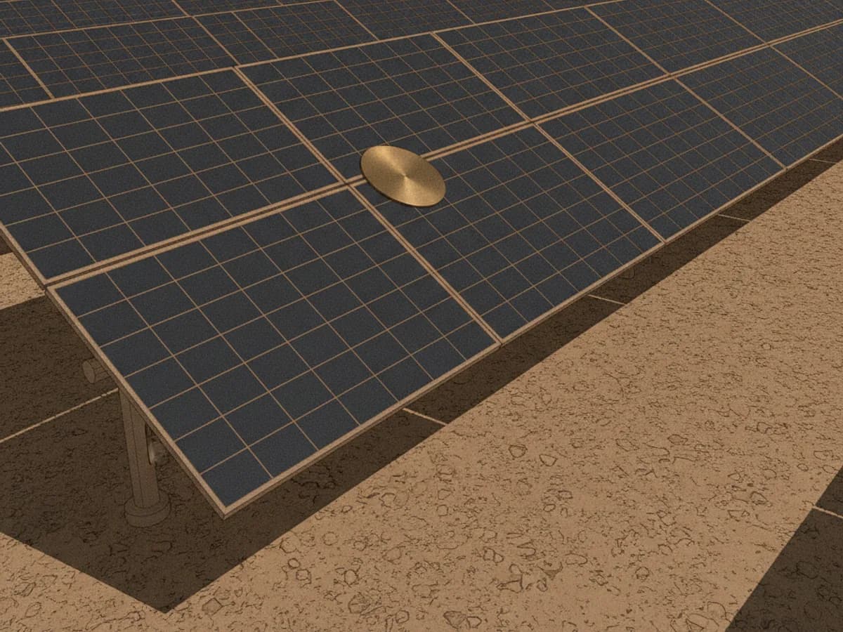 Bodennahe Ansicht von Modulreihen eines Solarparks